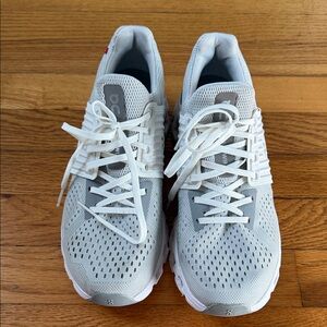 On Running women Athletic Shoes - White and Gray